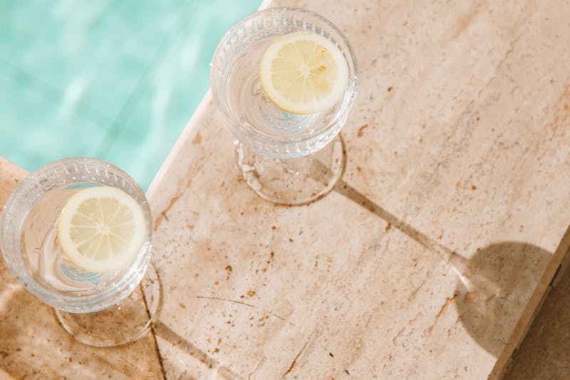 Chilled sparkling water with lemon slice